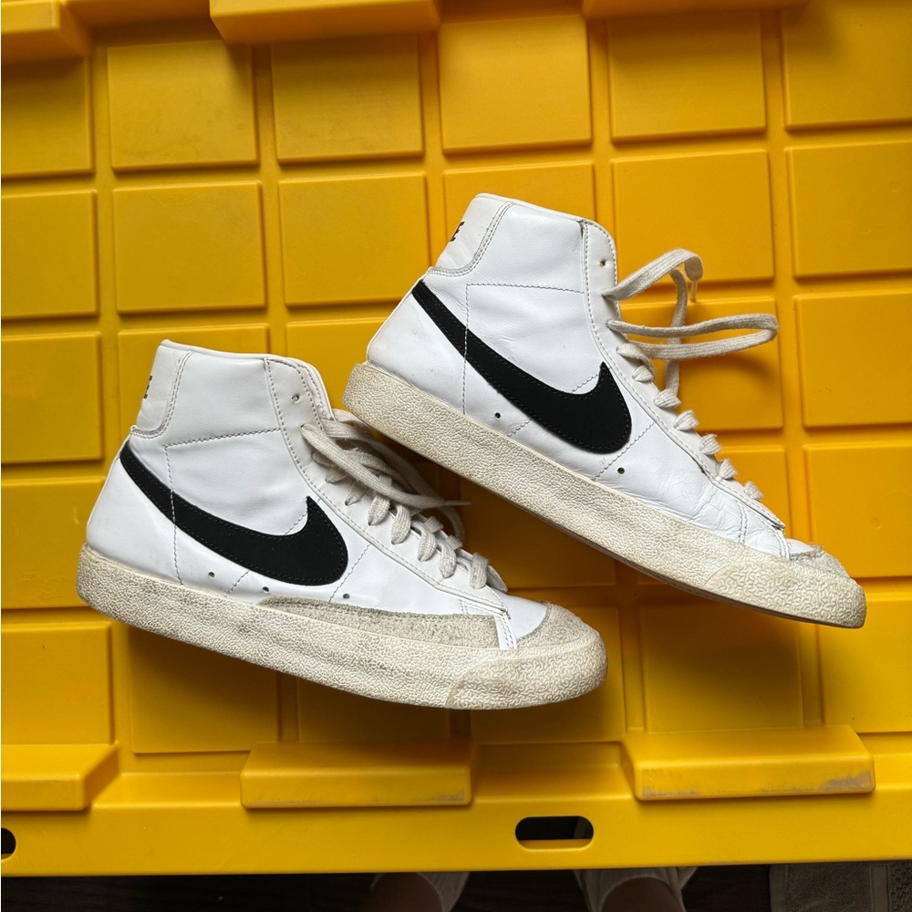 Women’s Nike Blazer Mid ‘77 | Size 9 (Men’s Size 7.5)